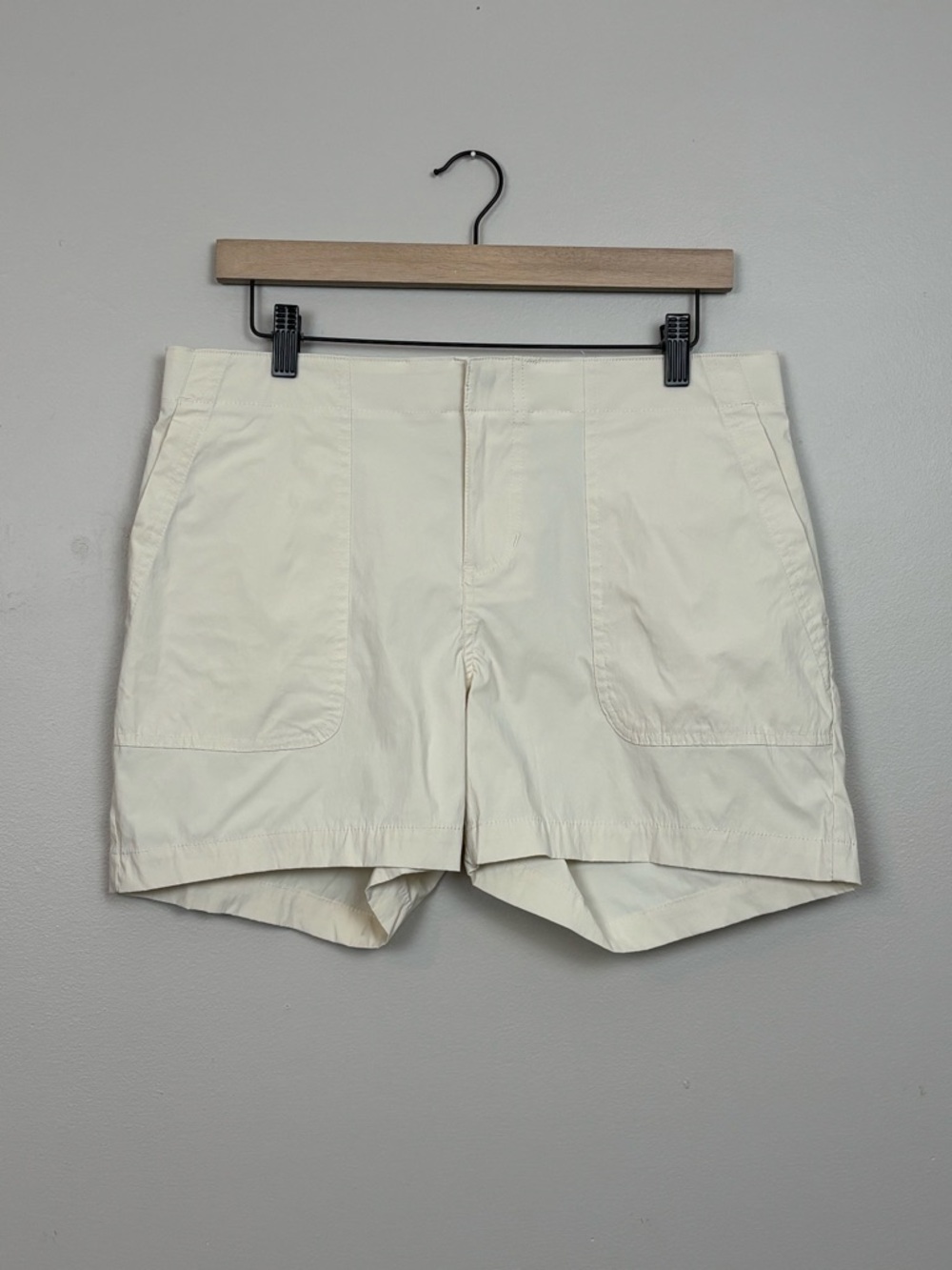 Eddie Bauer Shorts Womens 8 Cream Lightweight Hiker Shorts Stretch Gorp Core